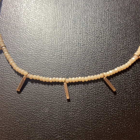 Cute adjustable off white and faux gold necklace - Picture 2 of 6